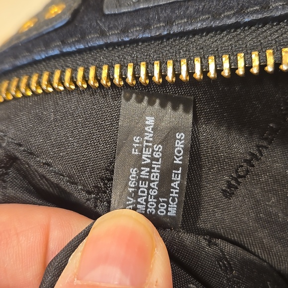 Michael Kors Black Leather Grommet Shoulder Bag - NWOT - Picture 13 of 15